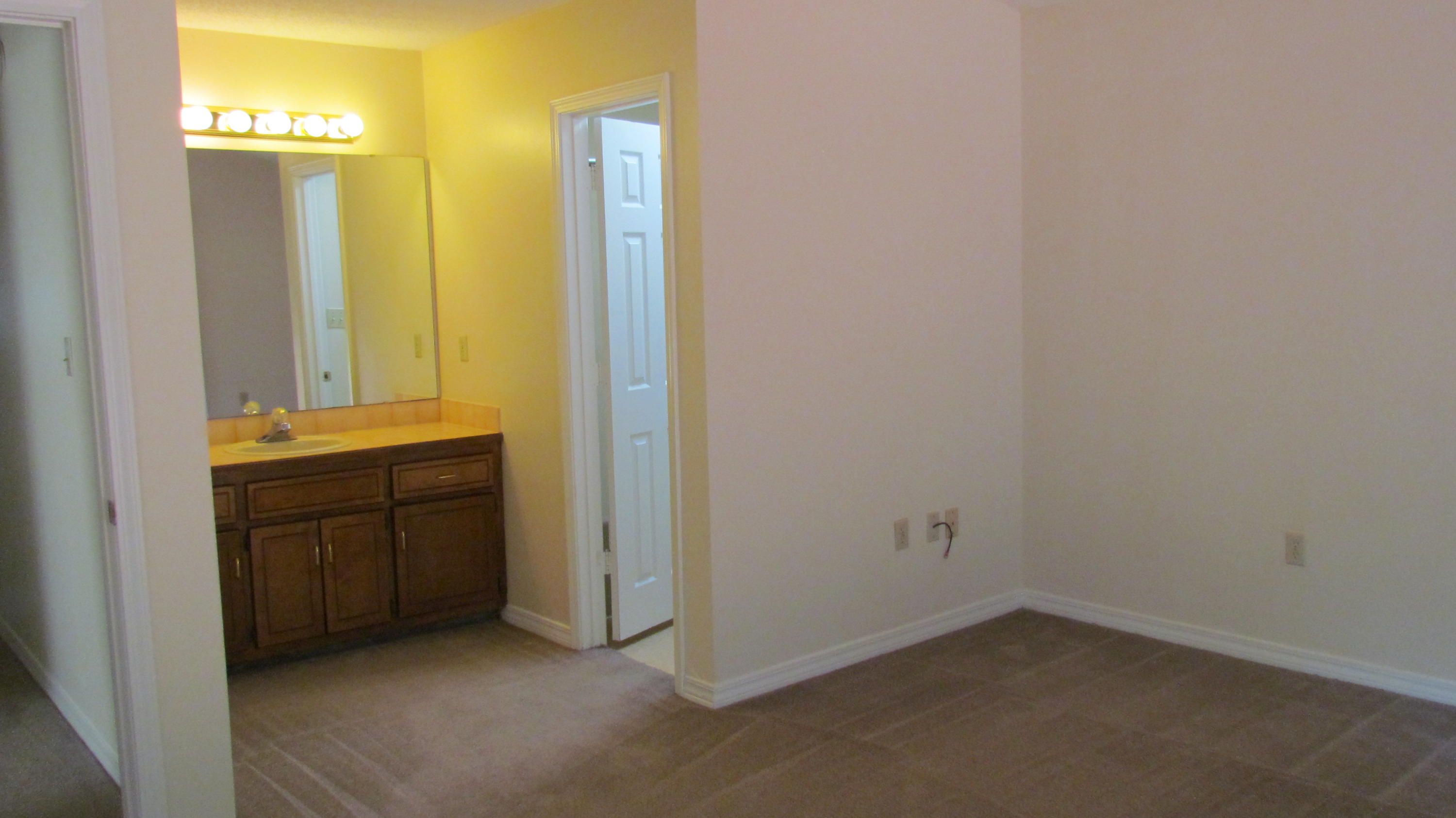 VALPARAISO PINECREST 3 - Residential Lease