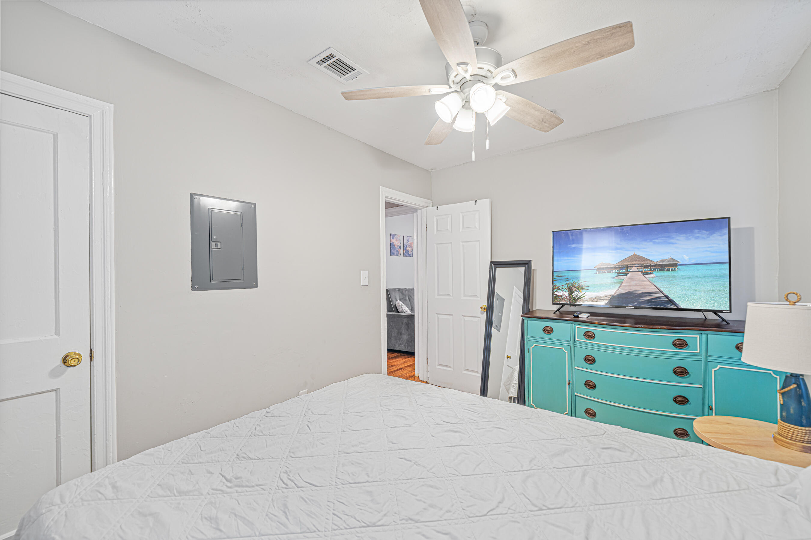 NAVY POINT - Residential