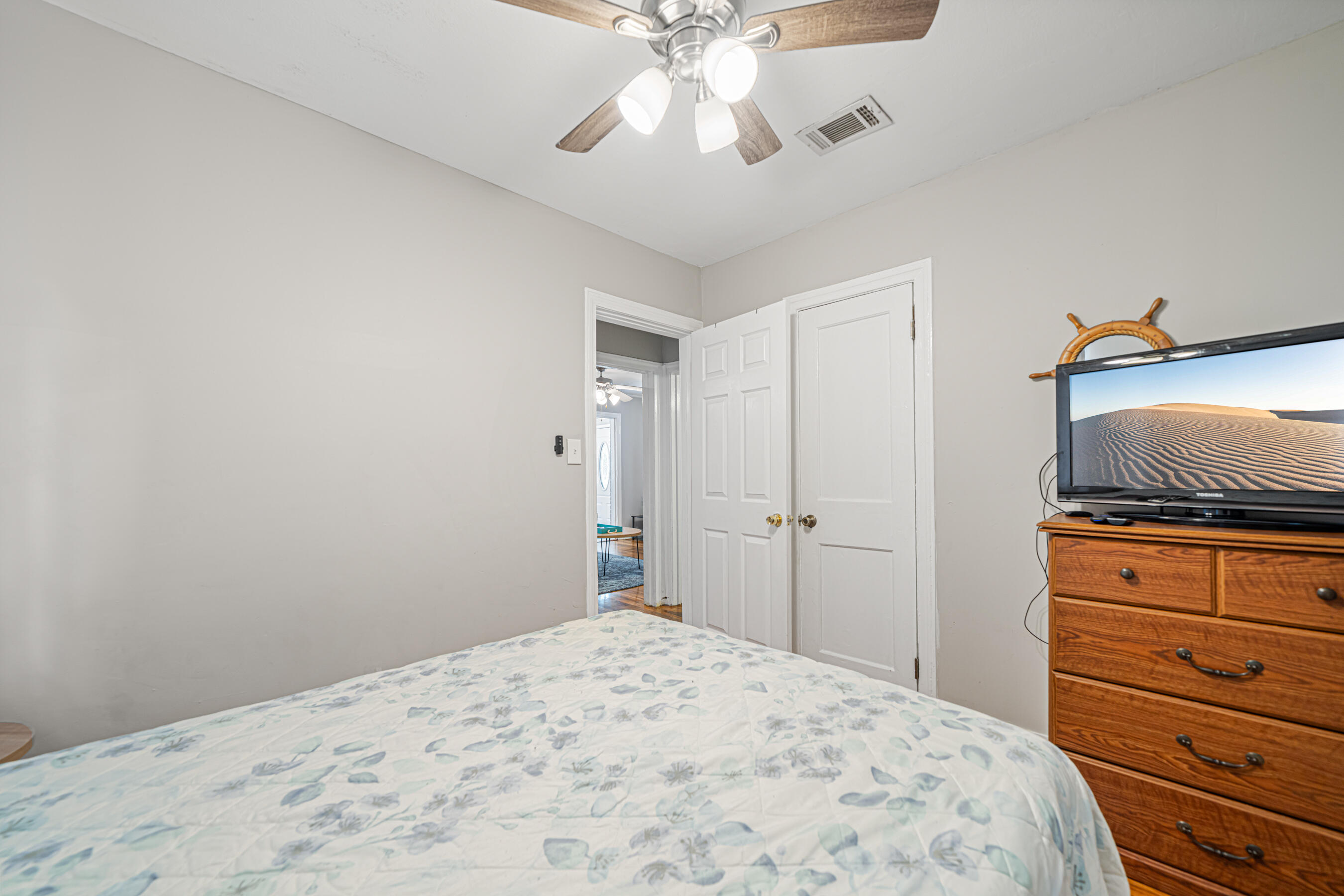 NAVY POINT - Residential