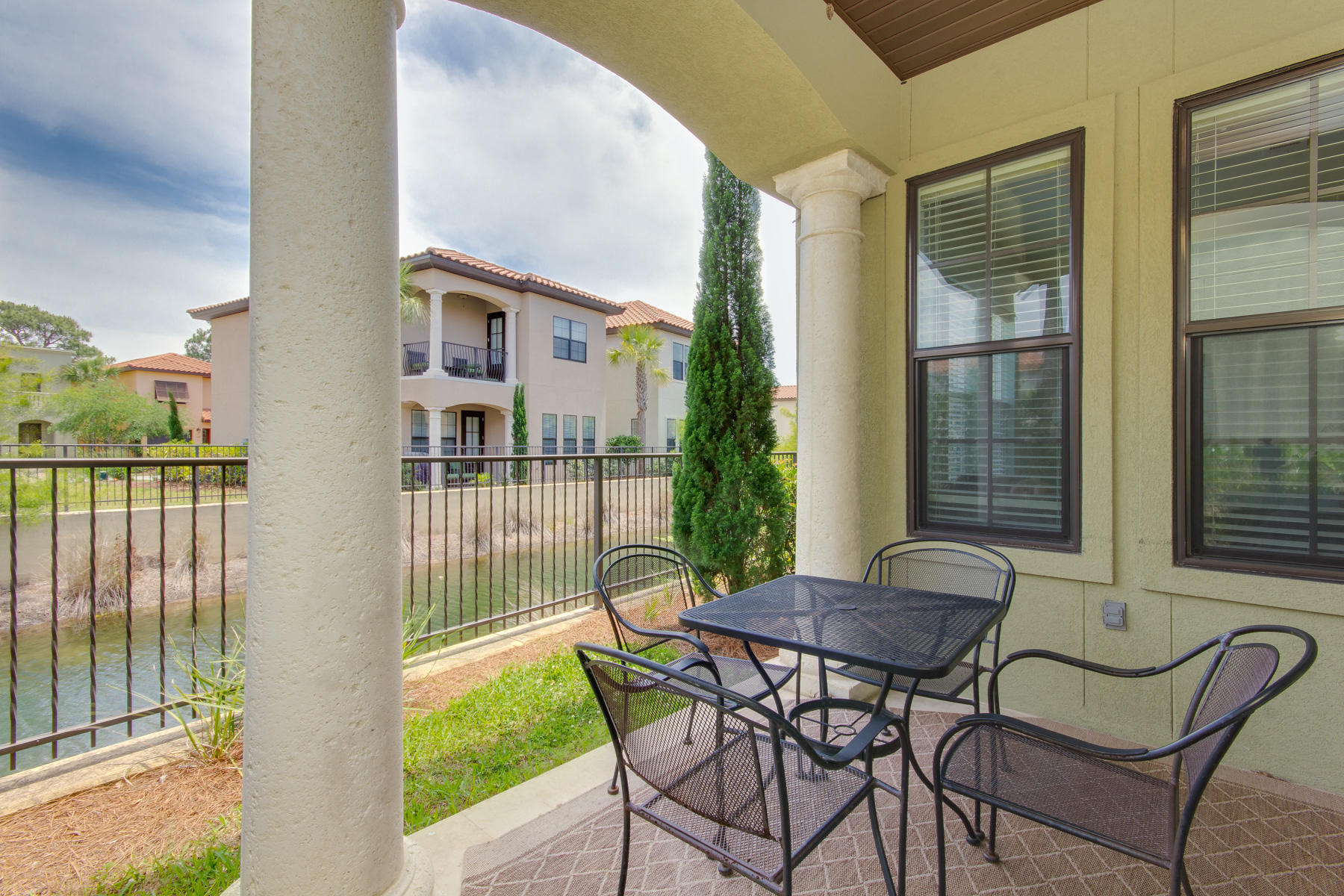 VILLA LAGO - Residential