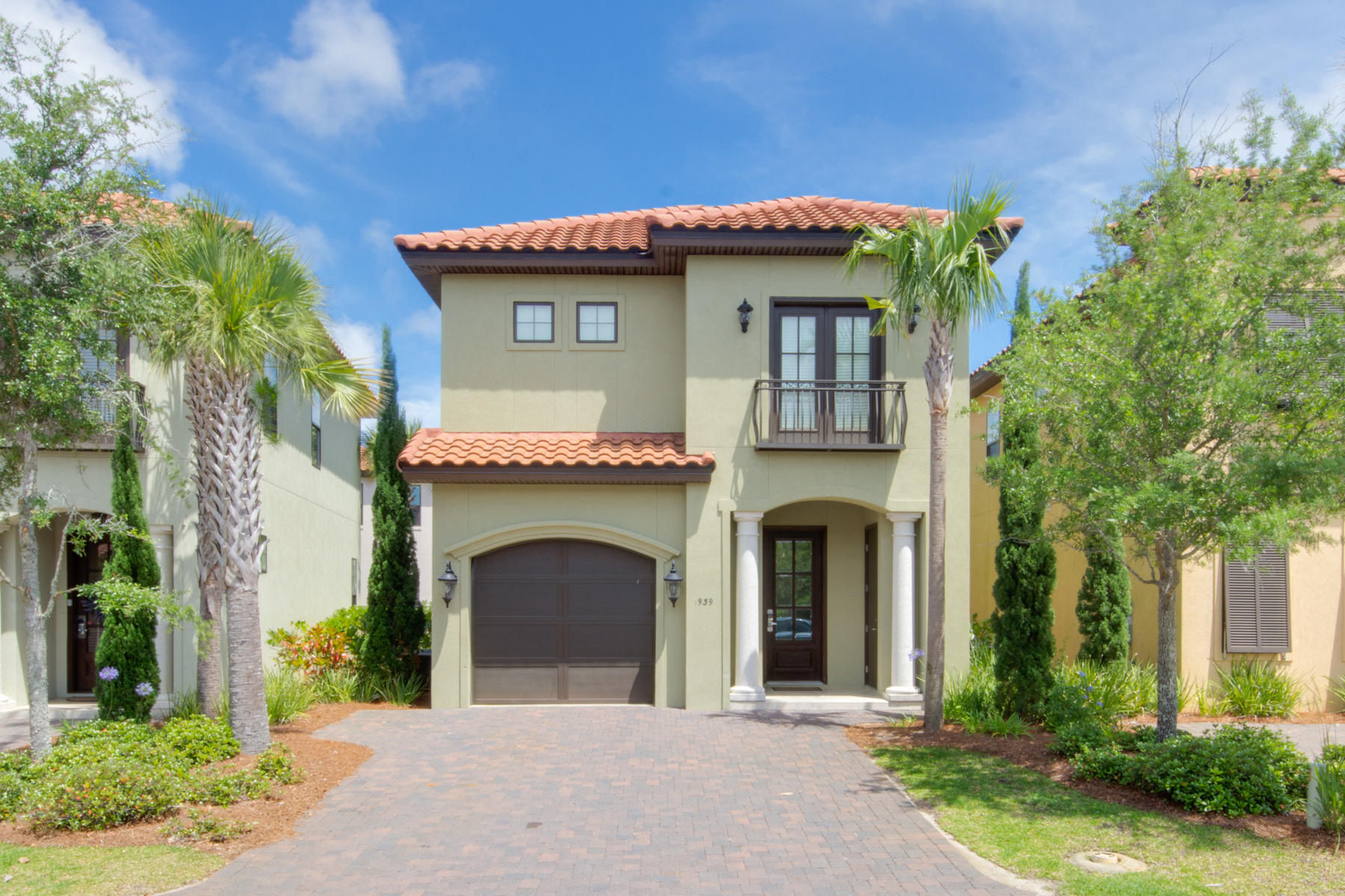 VILLA LAGO - Residential