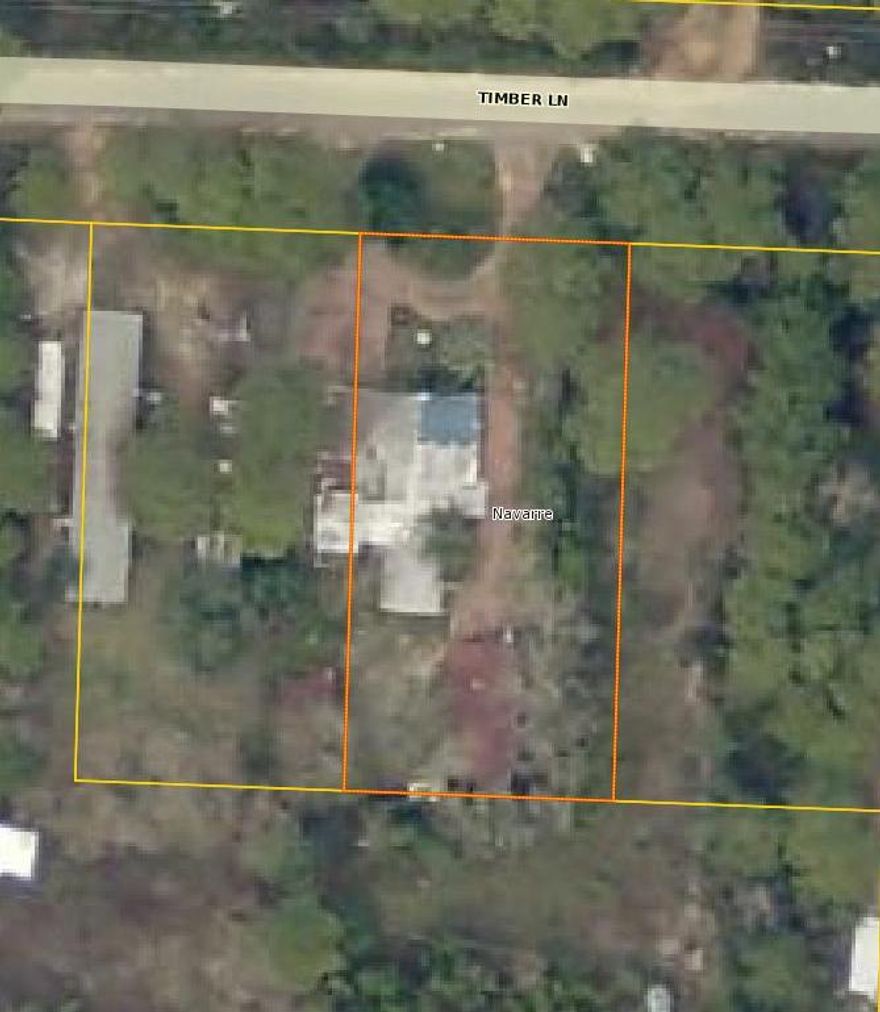Attention Investors: Selling for land value. Would make a great lot for a new build house. 2/1.5, 1036 sqft fixer upper mobile home in Navarre. Needs repairs, great potential