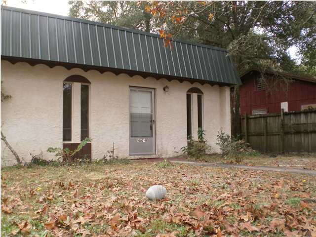 Cute unit located on quiet street. Home has wood paneling throughout, nice size living room, plenty of kitchen cabinet space. Dining/kitchen have sliding glass doors that open up to chain link fenced back yard. Sorry no pets.