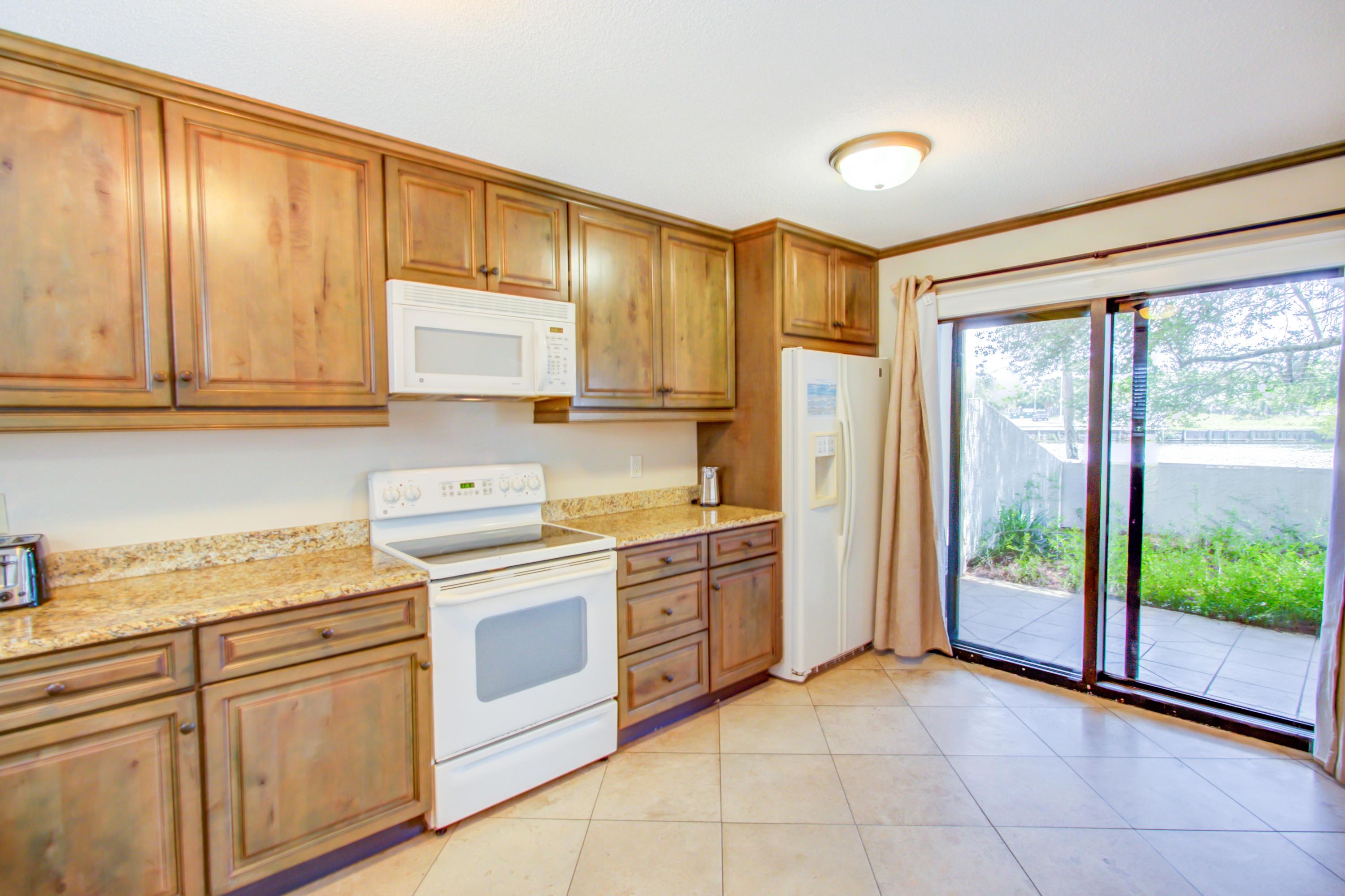 SHORELINE TOWERS 4 - Residential