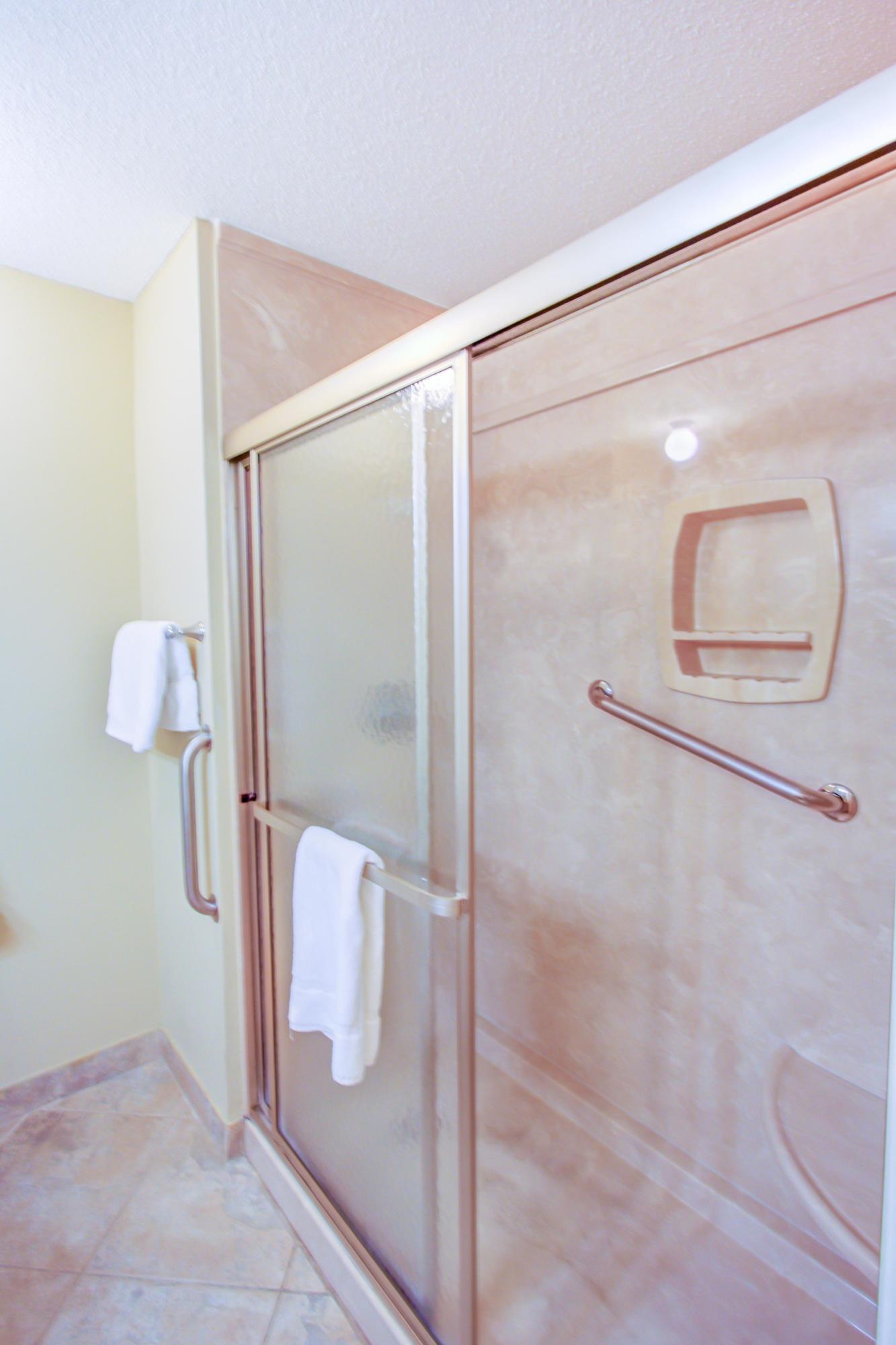 SHORELINE TOWERS 4 - Residential