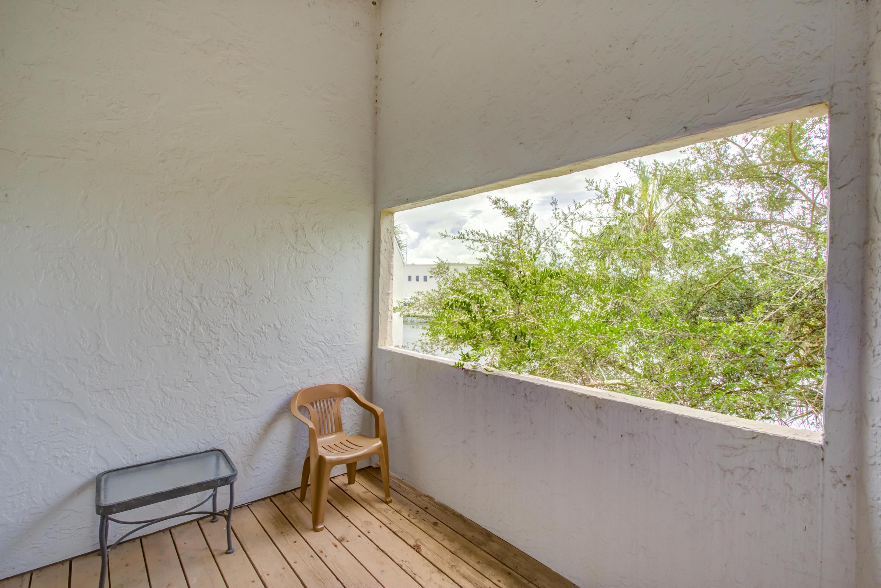 SHORELINE TOWERS 4 - Residential