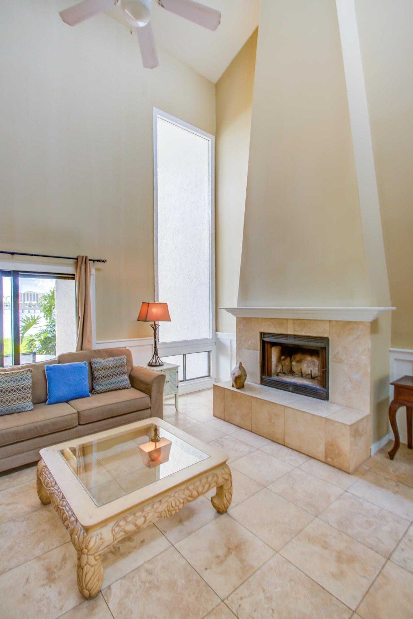 SHORELINE TOWERS 4 - Residential