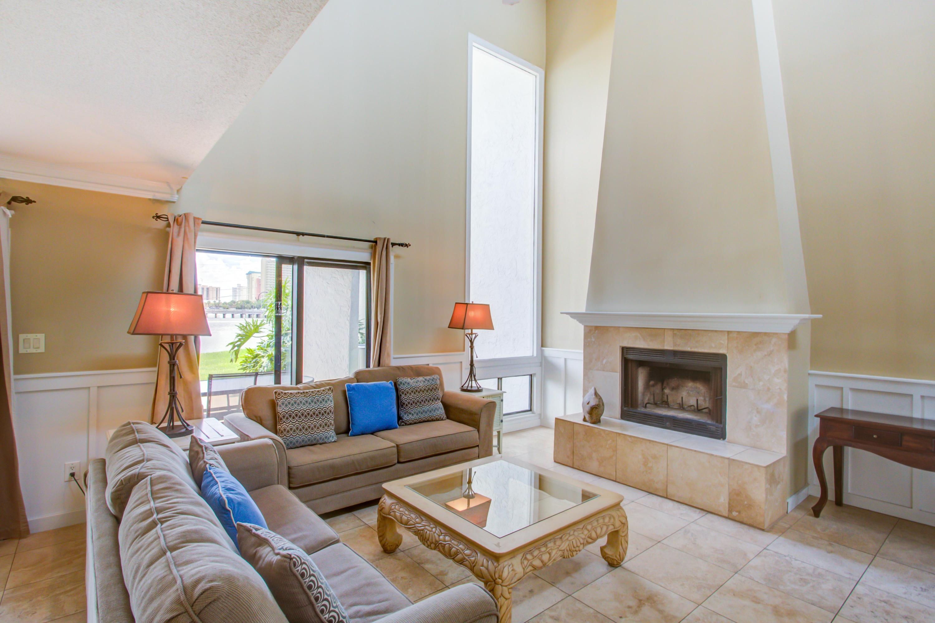 SHORELINE TOWERS 4 - Residential