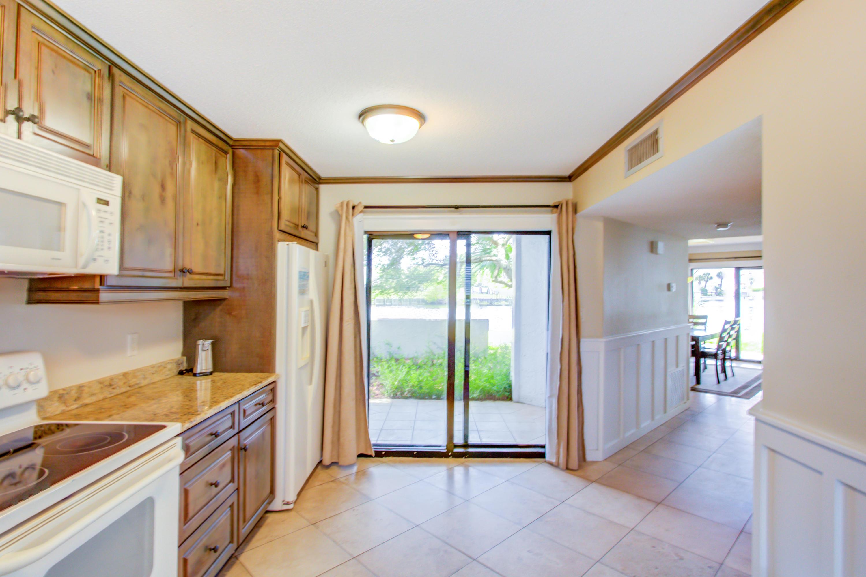 SHORELINE TOWERS 4 - Residential