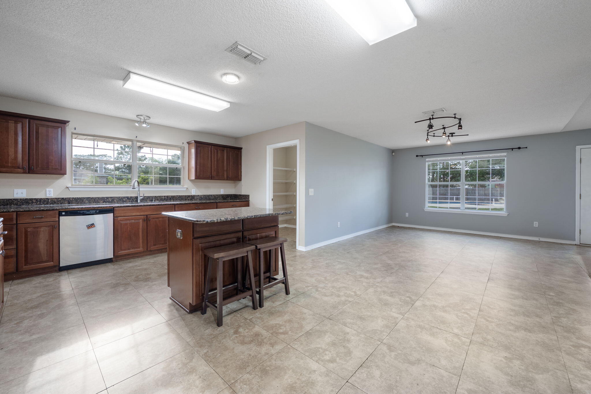 HOLLEY BY THE SEA - Residential