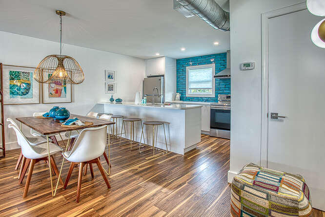 SHORELINE TOWNHOUSE - Residential