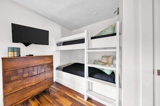 SHORELINE TOWNHOUSE - Residential