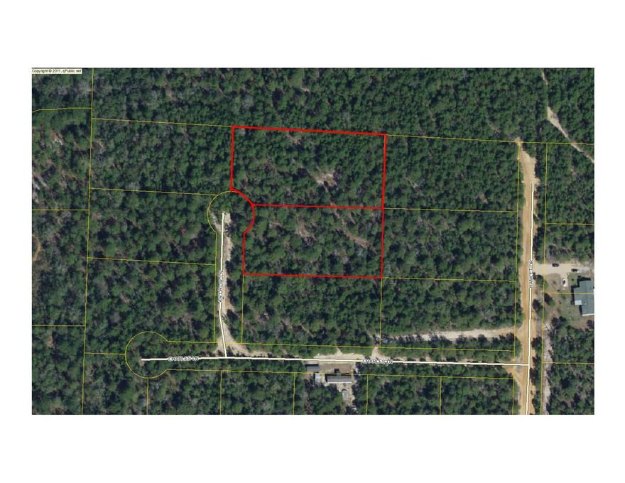 If you are looking for a little piece of the country living this lot is meant for you. 2 Acres on a Cul-de-sac in Mossyhead ready for your new house.This property consists of 2 lots, Lot 4 and 5 of Oakwood Hills. This property is close to Defuniak Springs, close to I10 interstate, only a 20 min drive to Niceville.