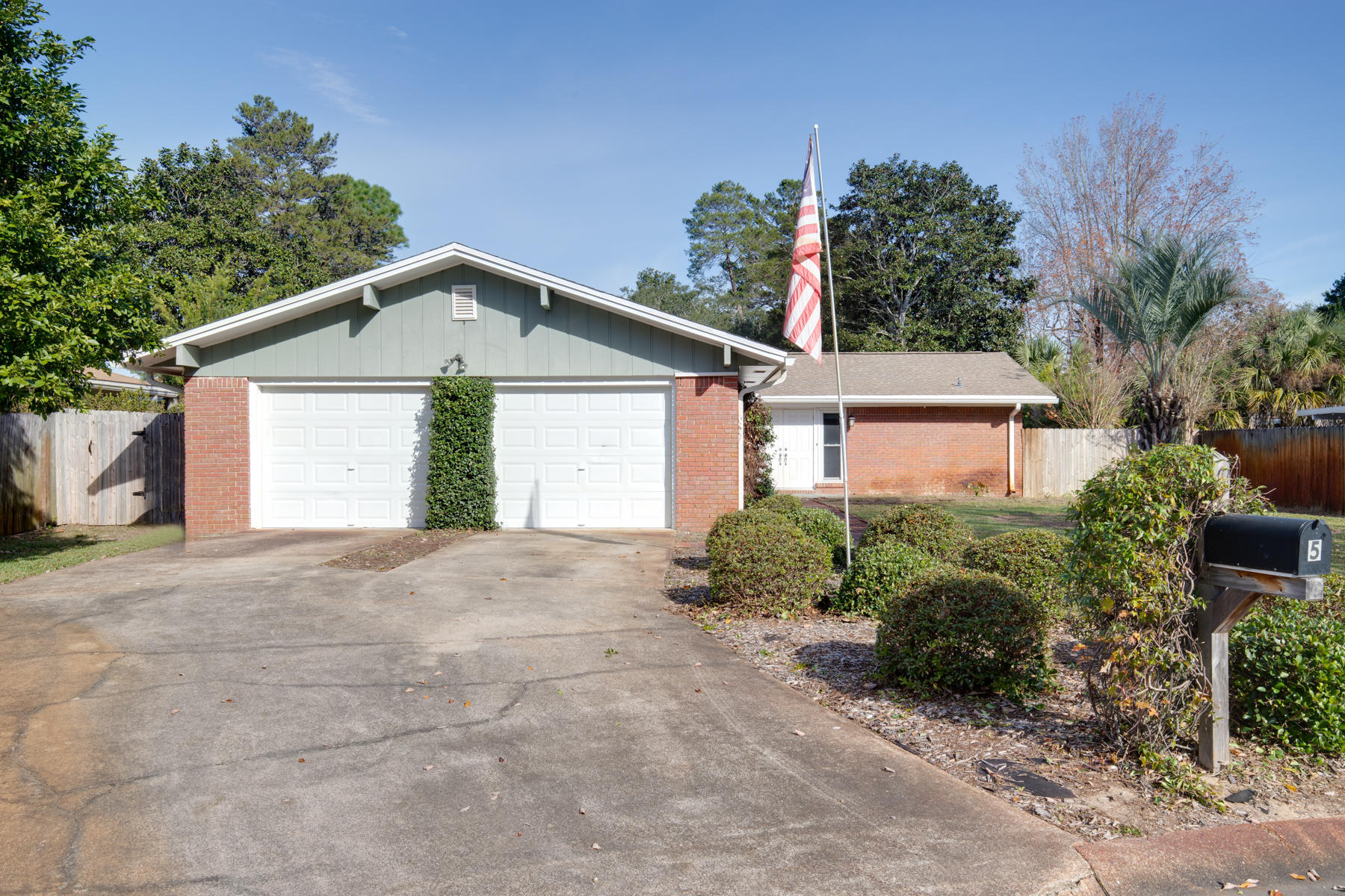 FOREST MANOR - Residential