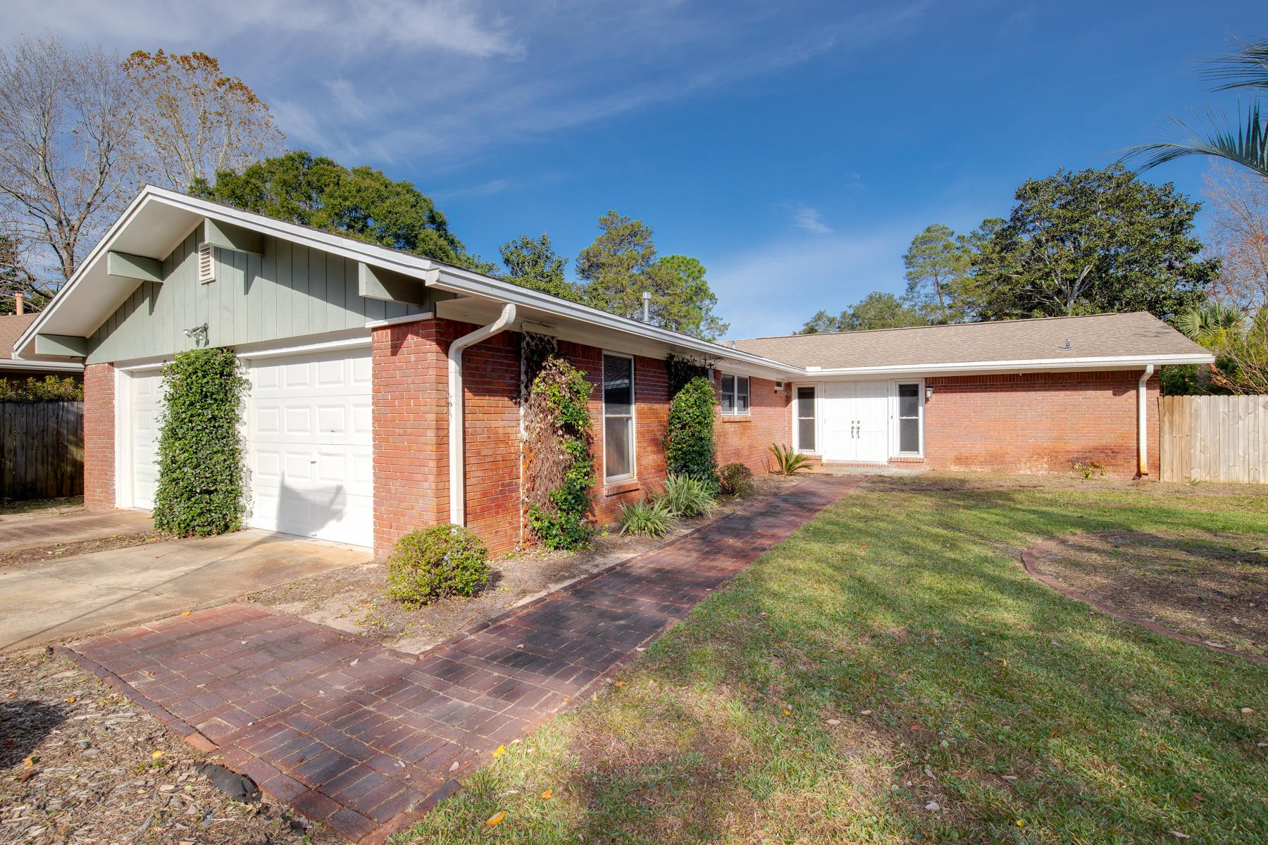 FOREST MANOR - Residential