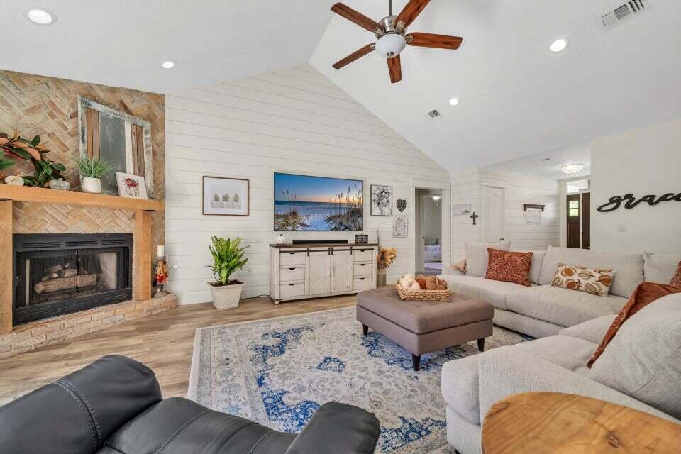 BROWNING ESTATES - Residential Lease