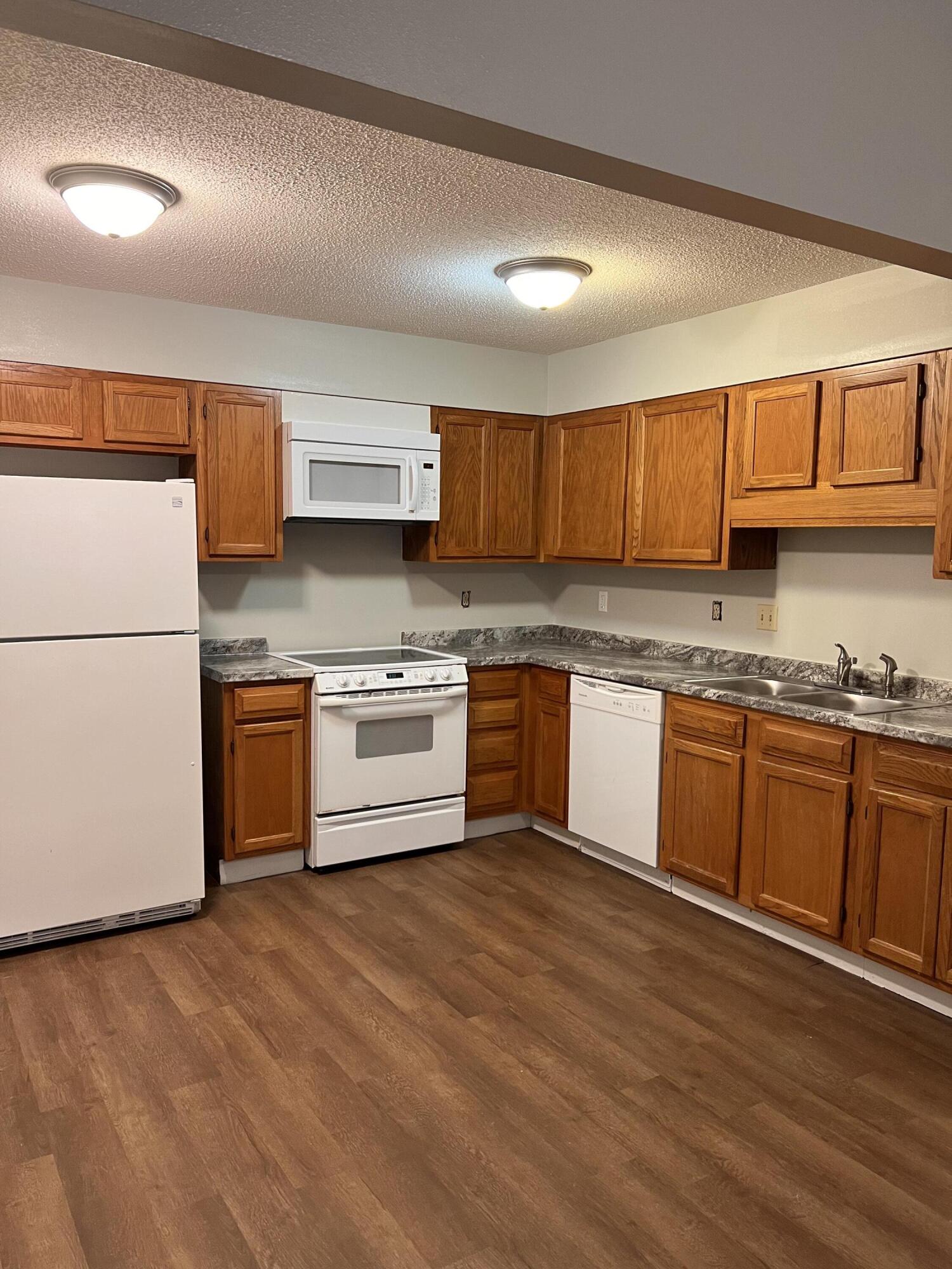 KELLY HILL ESTATES - Residential Lease