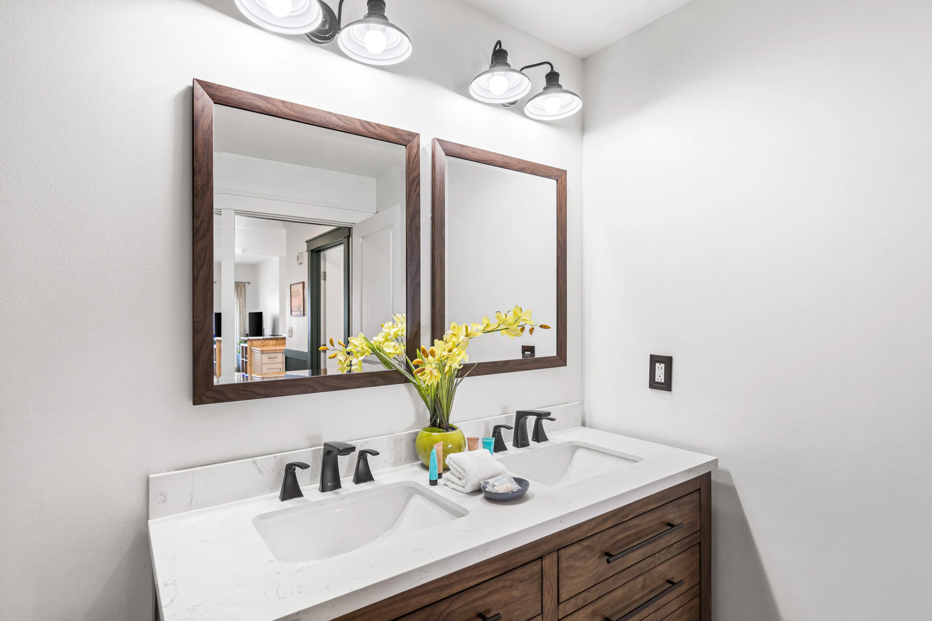 Panama City Beach, Florida 32413, United States, 2 Bedrooms Bedrooms, ,2 BathroomsBathrooms,Residential,Active,244829