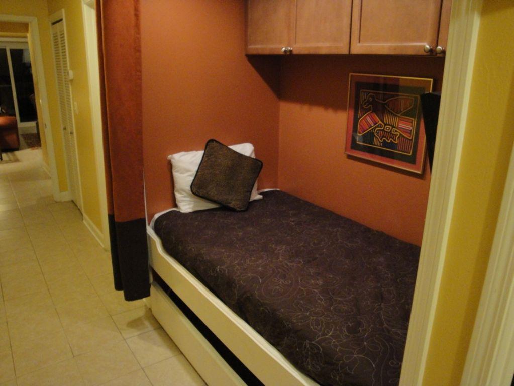 EASTERN SHORES CONDO PH 1 - Residential