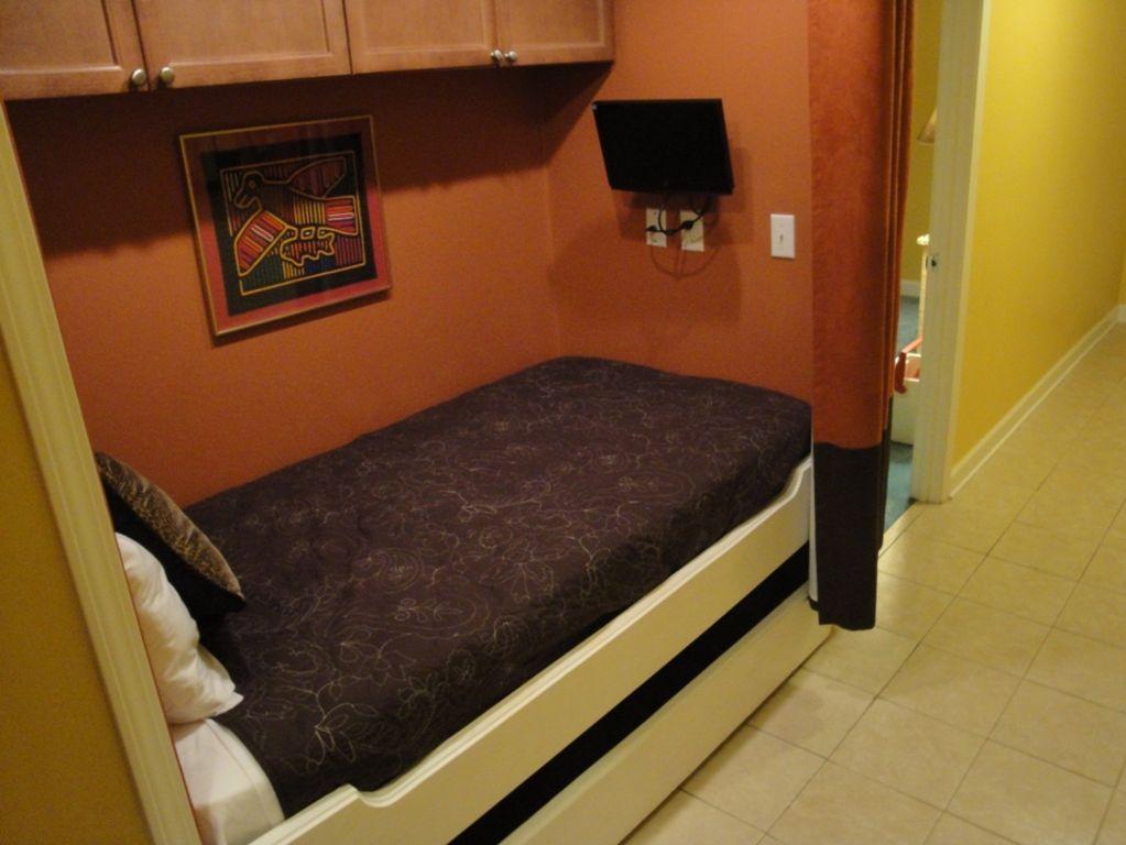 EASTERN SHORES CONDO PH 1 - Residential