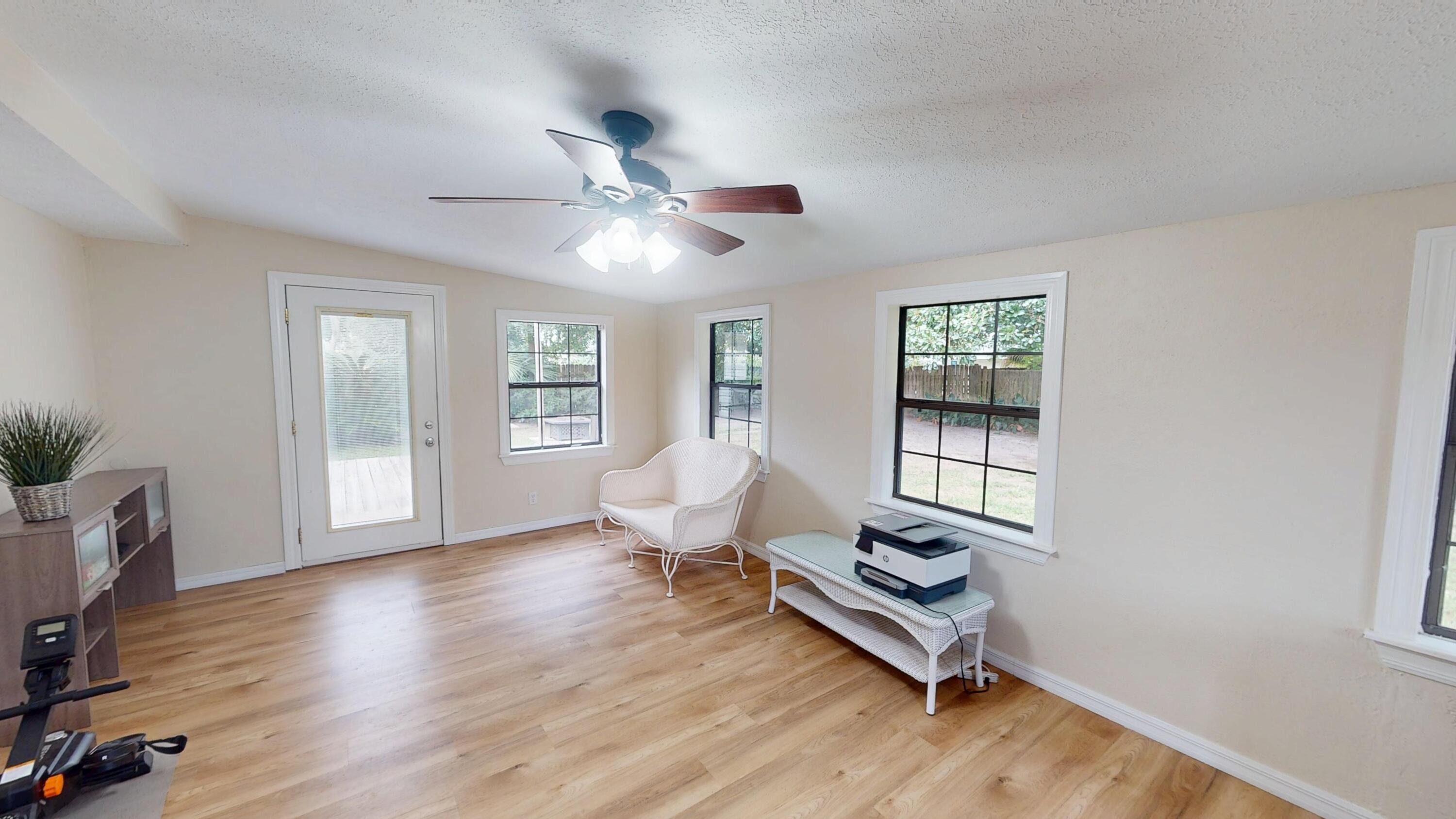 SANTA ROSA SHORES - Residential