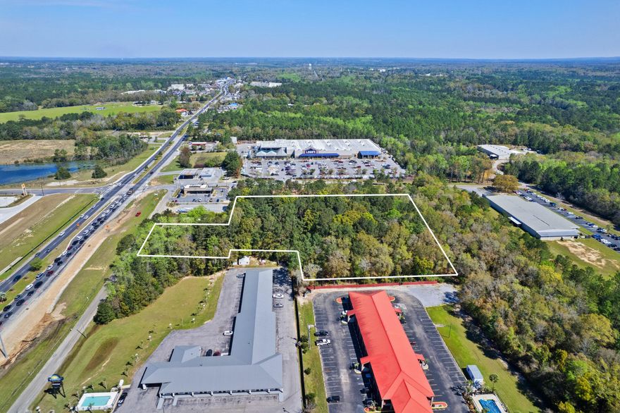 Now available for sale is a prime commercial property in Defuniak Springs. At 3.95ac this parcel is just north of Interstate 10, on Highway 331, with traffic light access on Hugh Adams Road. It sits adjacent to Lowe's, Starbucks, a future 50-bed HCA hospital and more. AADT is 25,000.