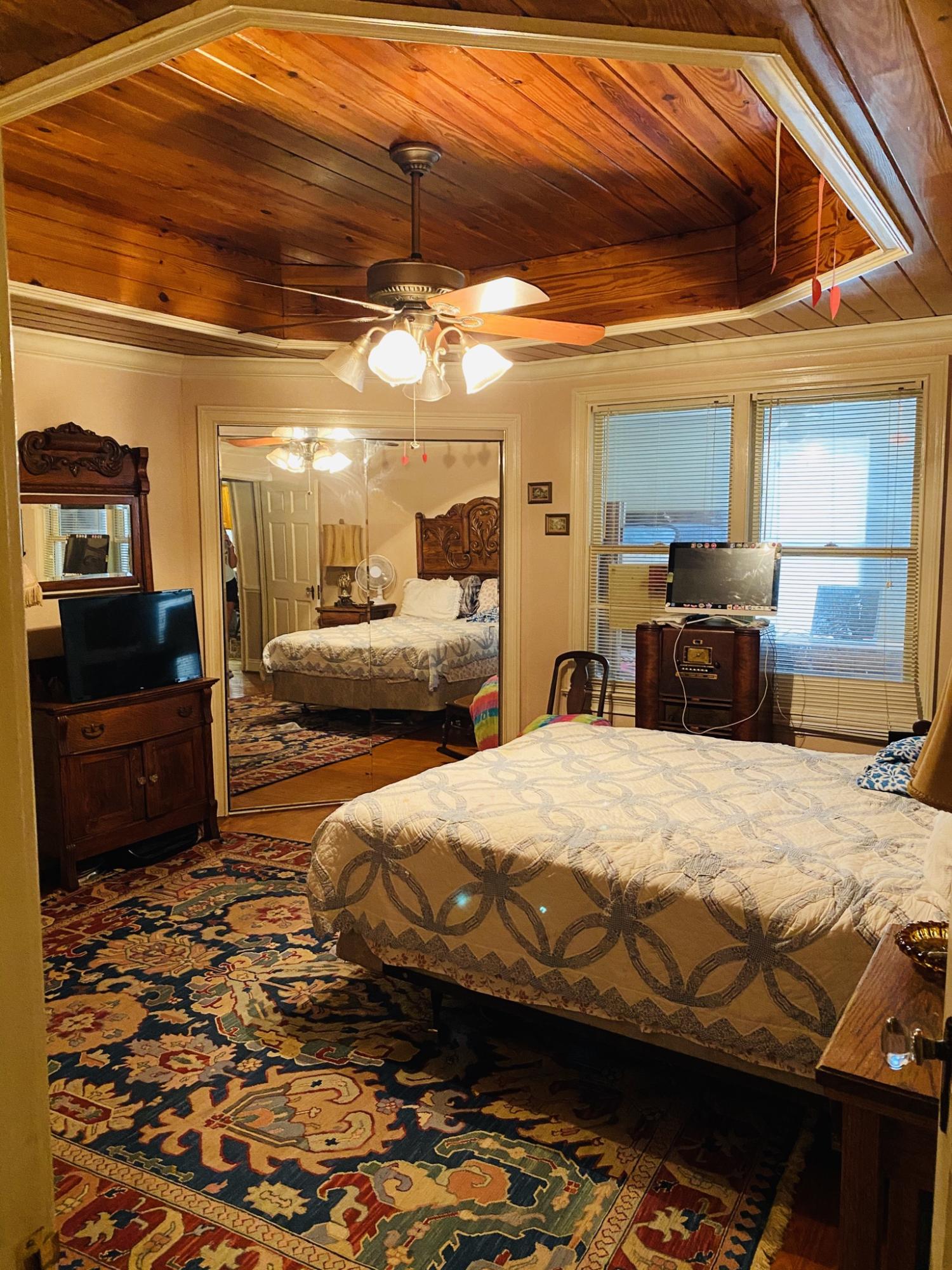 STAFF ADDN TO CRESTVIEW - Residential