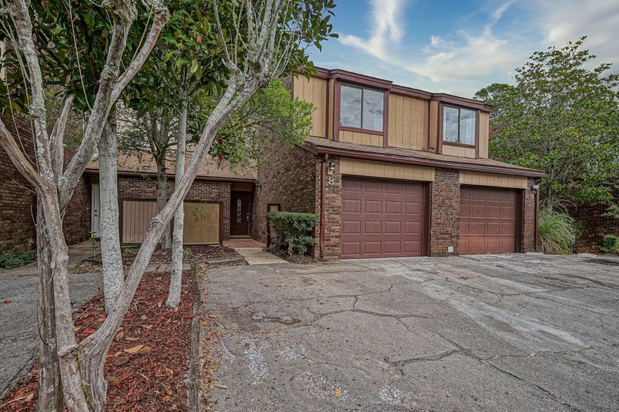 Wonderful community, Boaters paradise! Remodeled interior with new paint, flooring and fixtures. Light and bright and ready for your lifestyle!