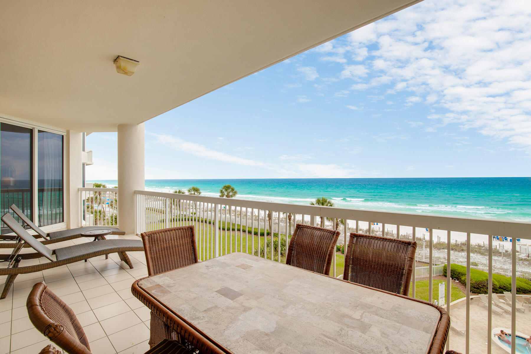 SILVER BEACH TOWERS - Residential