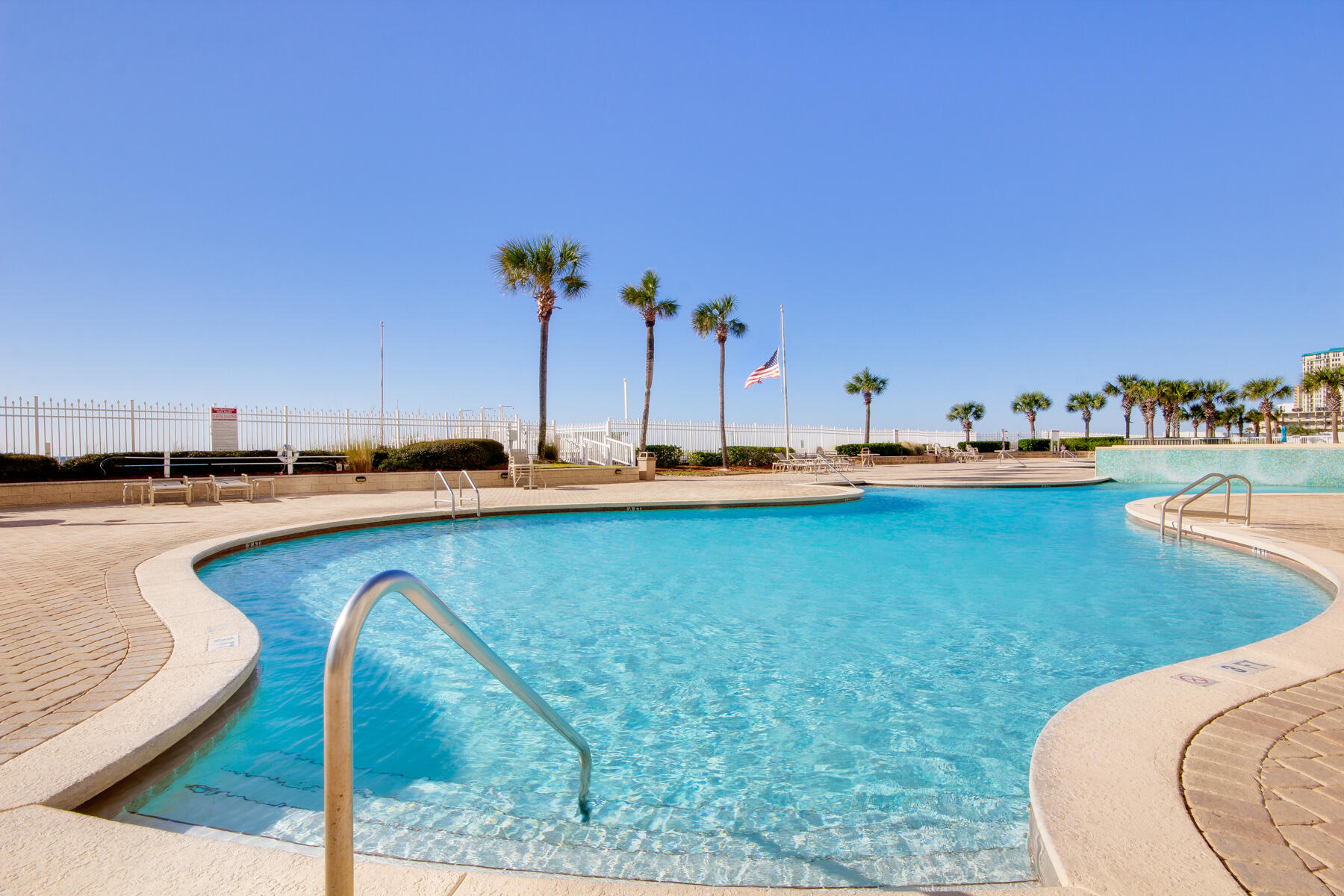 SILVER BEACH TOWERS - Residential
