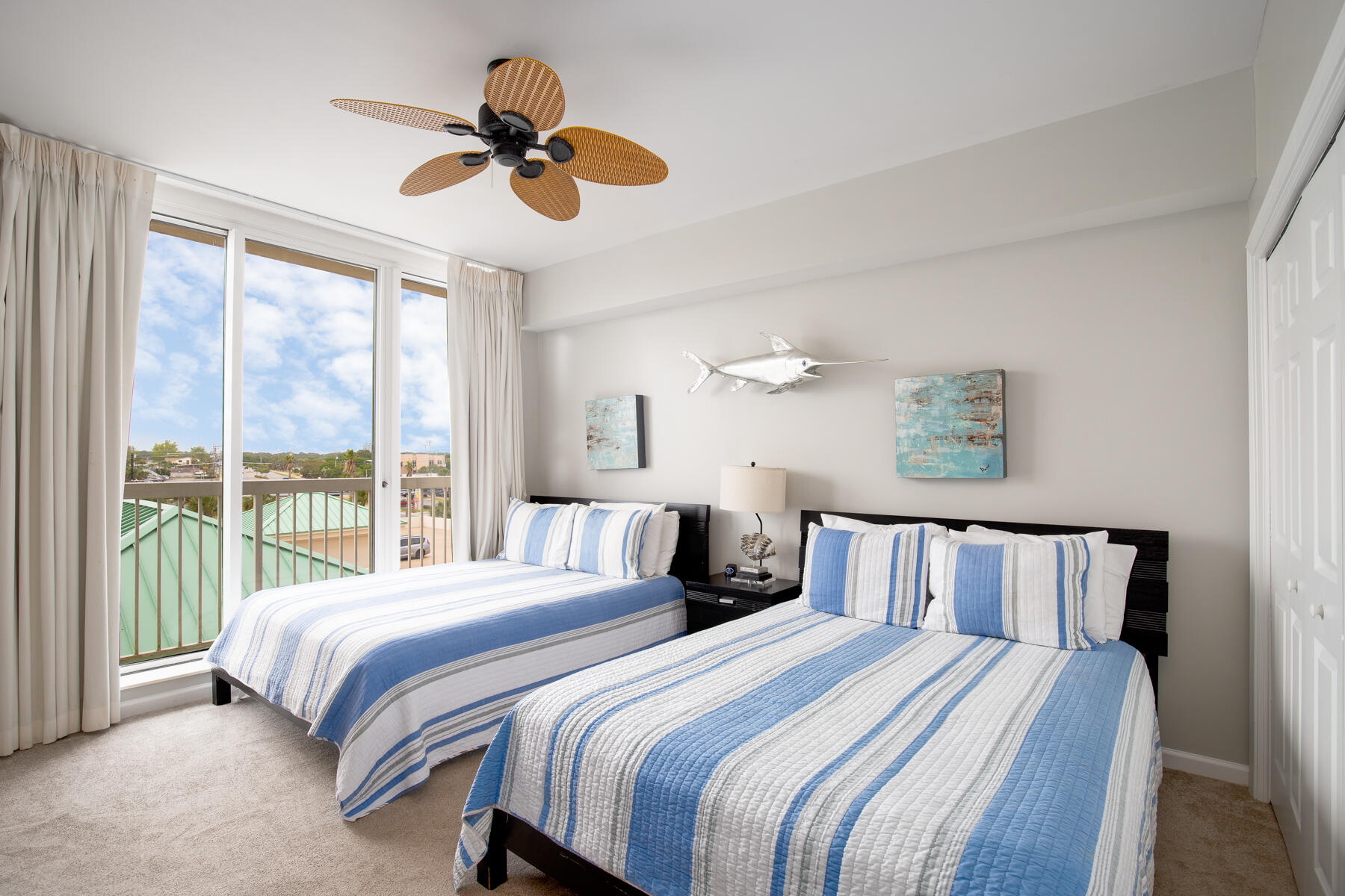 SILVER BEACH TOWERS - Residential