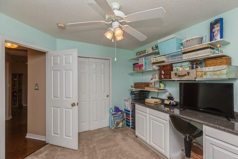 PINE KNOLL - Residential