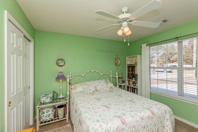 PINE KNOLL - Residential