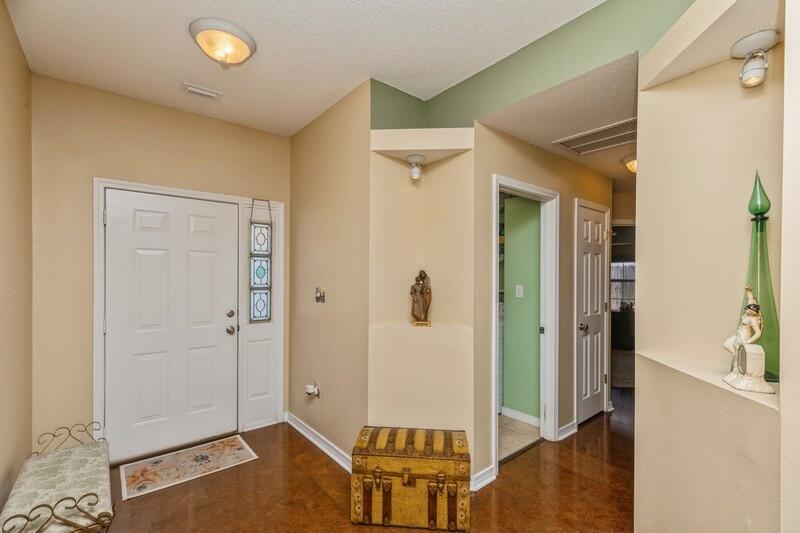 PINE KNOLL - Residential