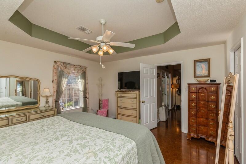 PINE KNOLL - Residential