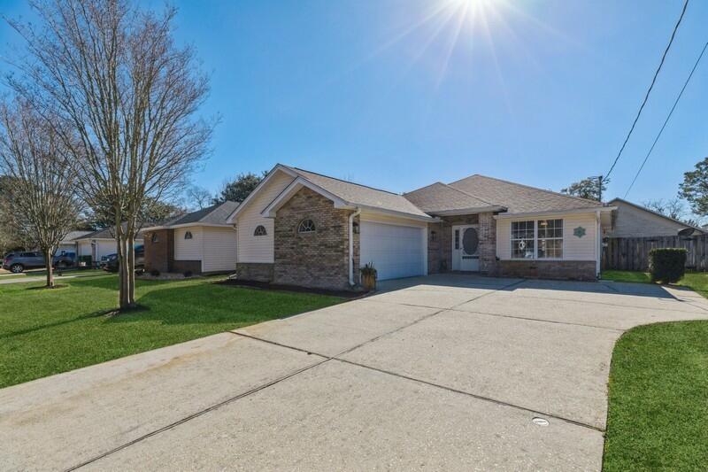 PINE KNOLL - Residential