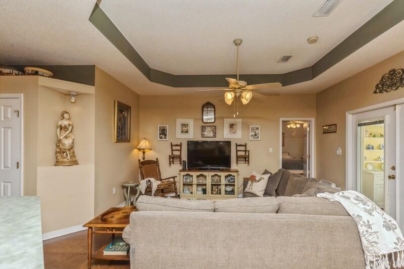 PINE KNOLL - Residential