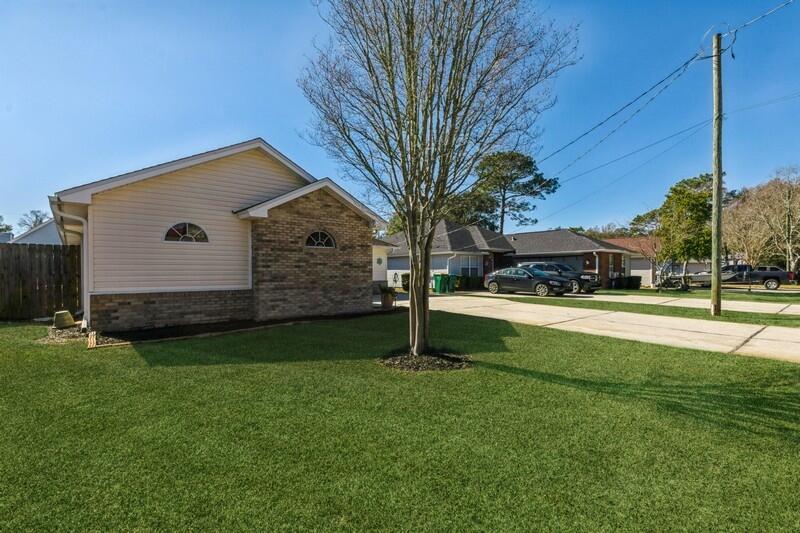 PINE KNOLL - Residential