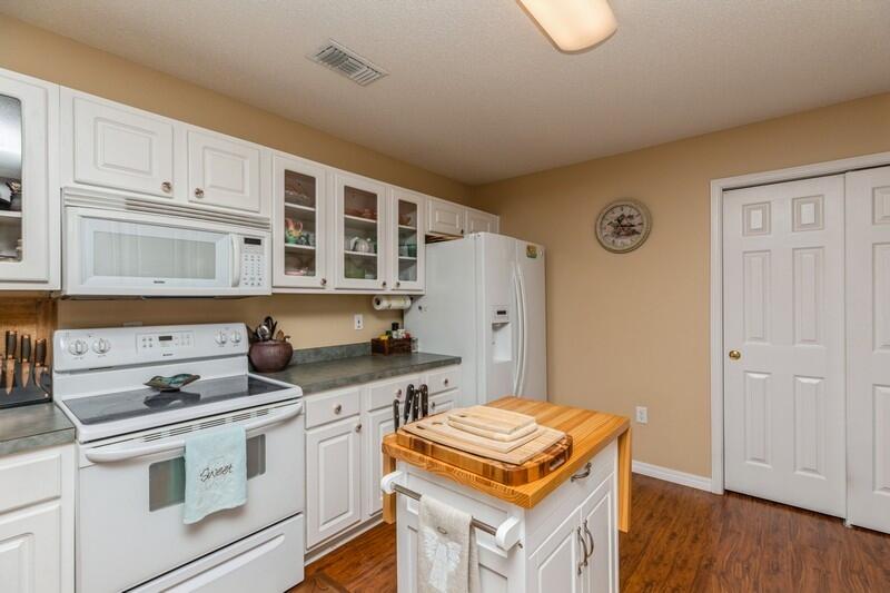 PINE KNOLL - Residential