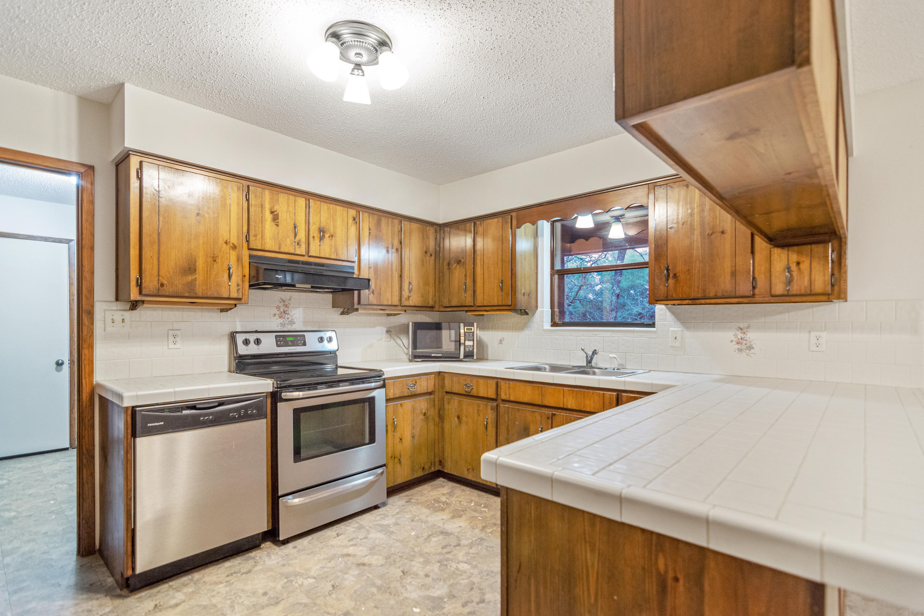 KENNEDY LAKES 1ST ADDN - Residential