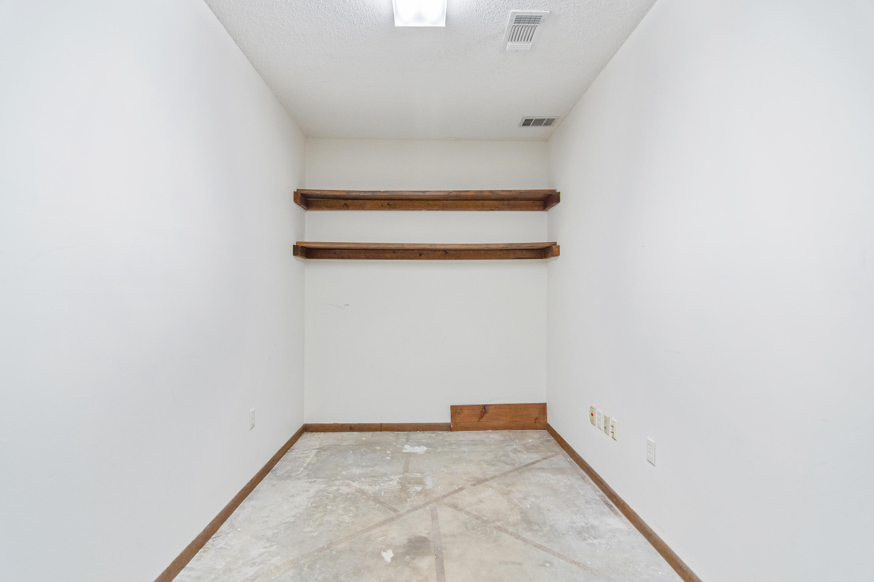 KENNEDY LAKES 1ST ADDN - Residential