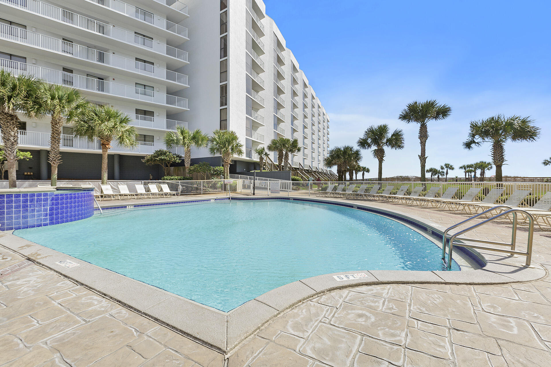 MAINSAIL CONDO PH 5 - Residential