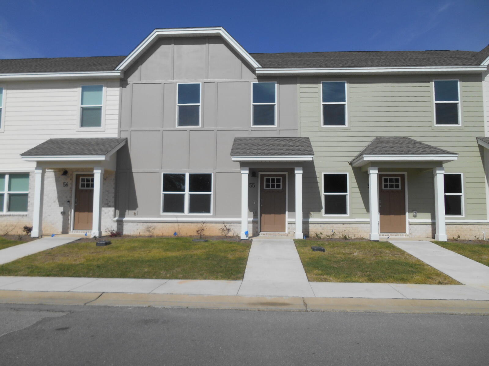 This is UNIT 55.Centrally located in Destin -cshopping, restaurants,, and a short drive to the beautiful beaches. One car garage, granite in Kitchen and Bathrooms., split bedrooms for privacy, with all bedrooms upstairs, and all living area downstairs, as well as laundry room. All information is believed to be correct but should be verified by buyer to what is important to them. HOA fee is subject to change. . It is not the end unit.