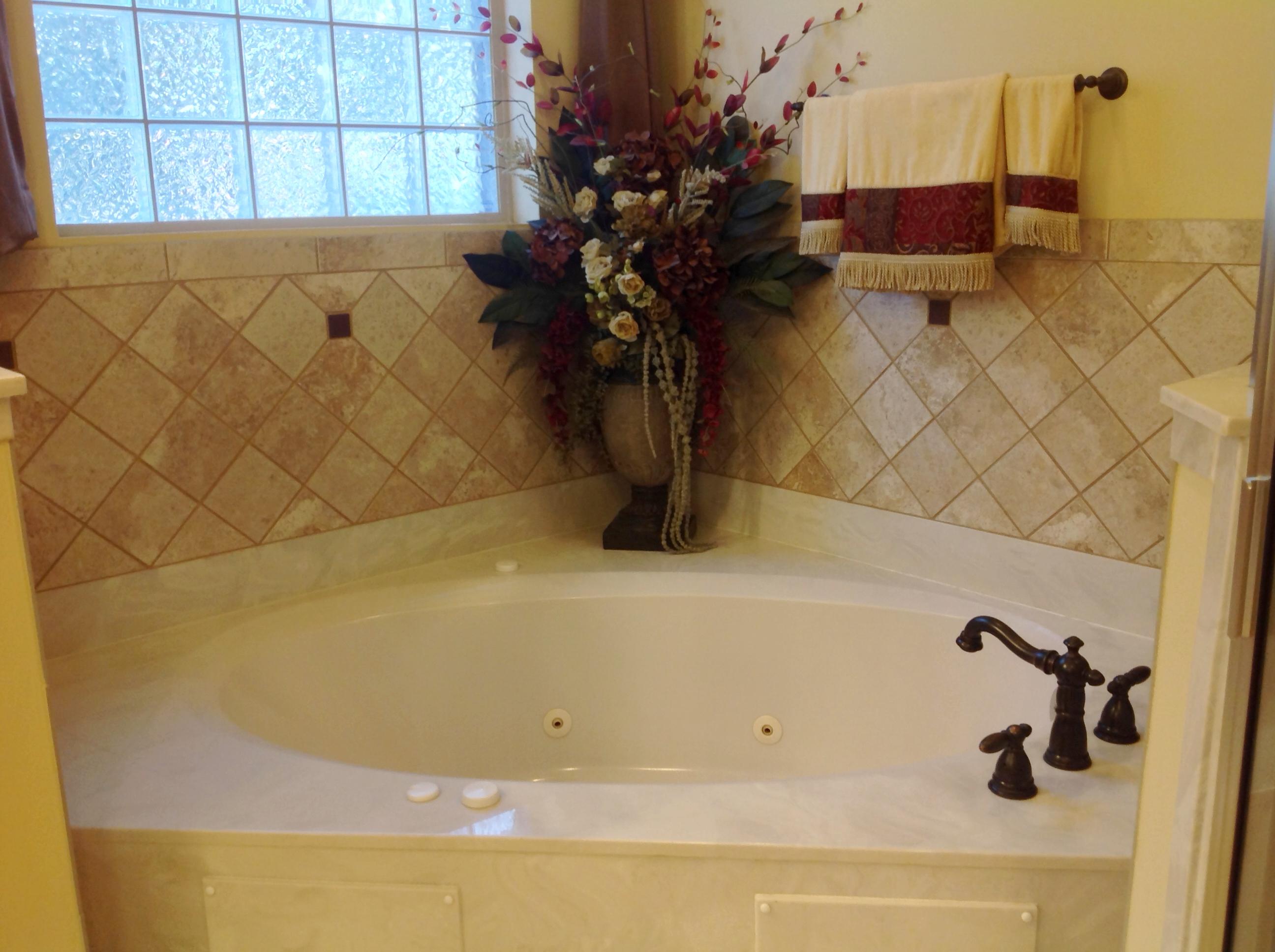 CHARDONNAY ESTATES - Residential