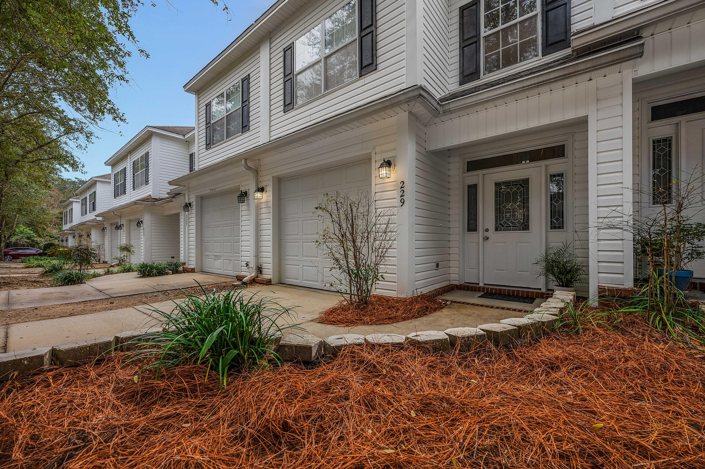 CROSS CREEK - Residential