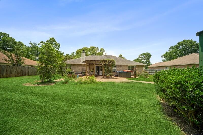 HAWK'S NEST - Residential