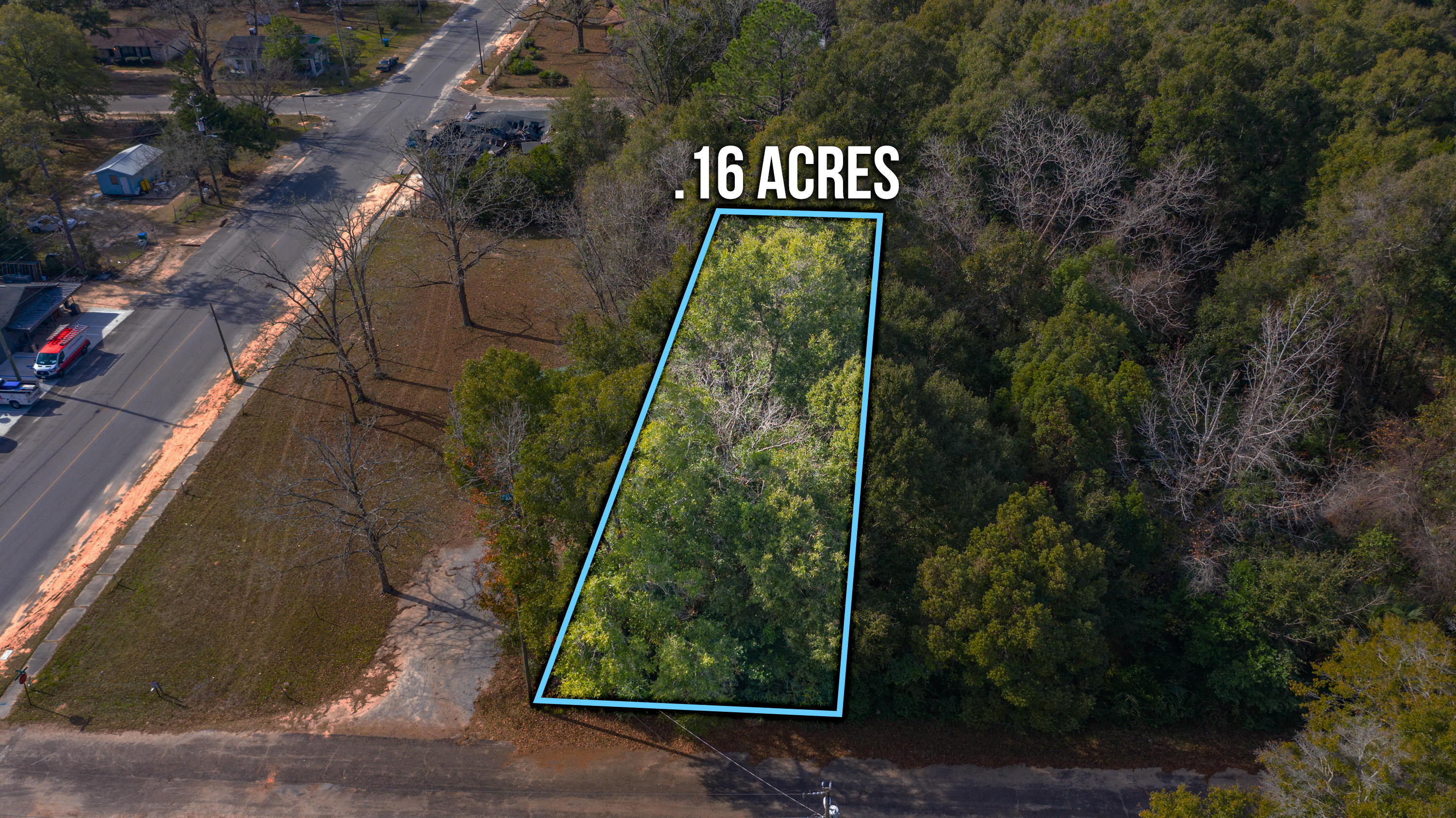 Mixed Use! Dreaming of owning townhomes? Duplex? Commercial? Satisfy your development desires at a bargain price! Centrally located in the heart of Crestview, the perfect property to make dreams Reality!