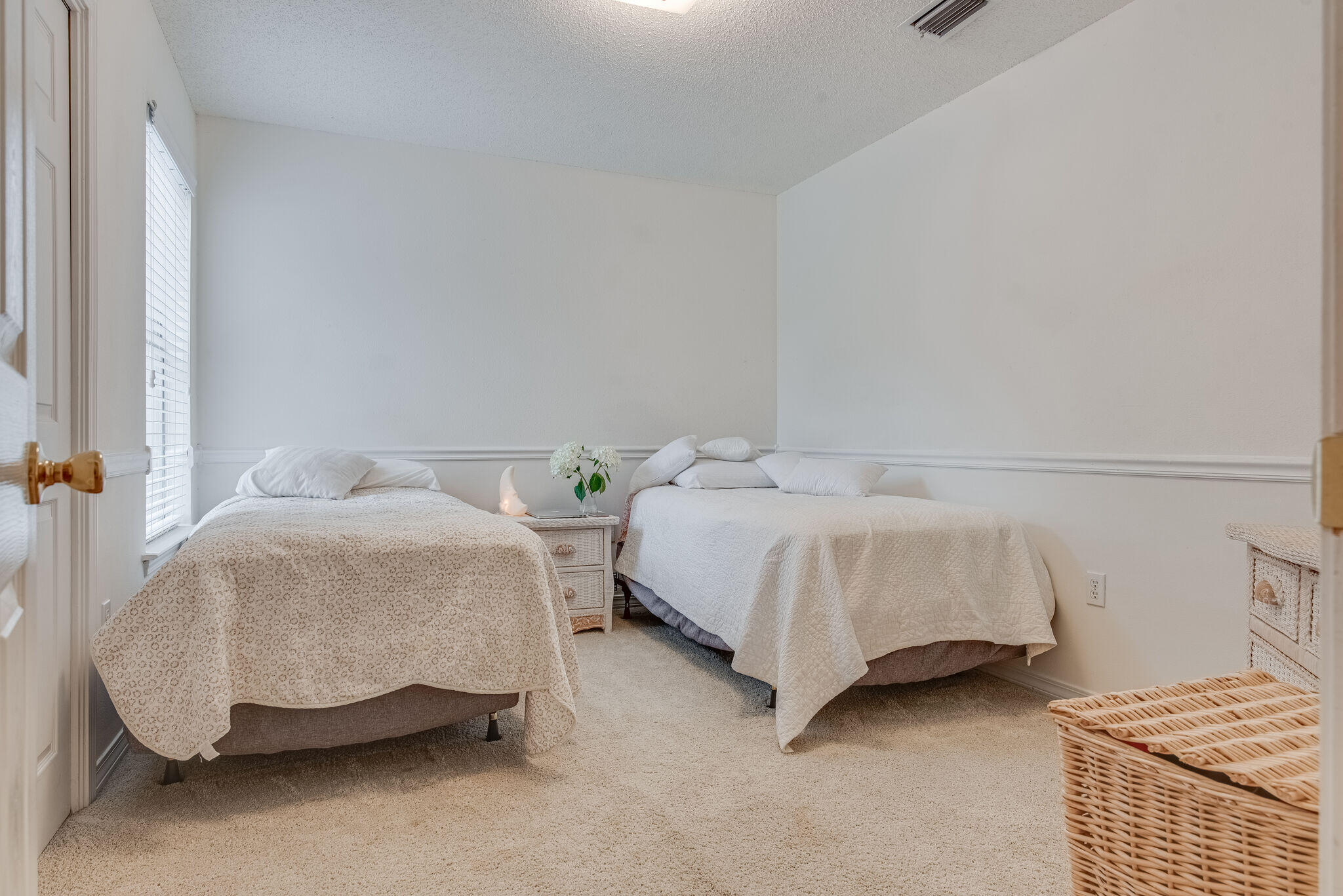 HIDDEN BAY VILLAGE - Residential