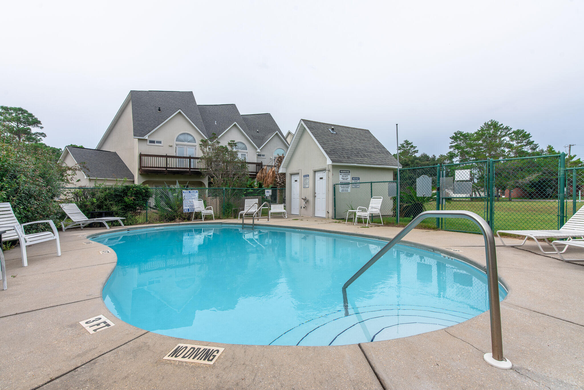 HIDDEN BAY VILLAGE - Residential