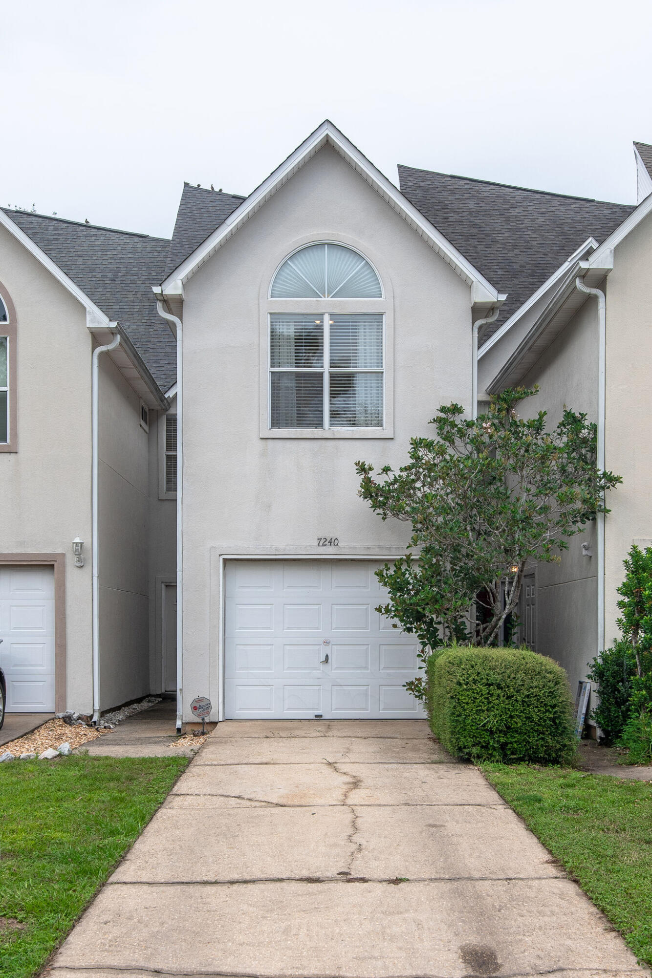 HIDDEN BAY VILLAGE - Residential